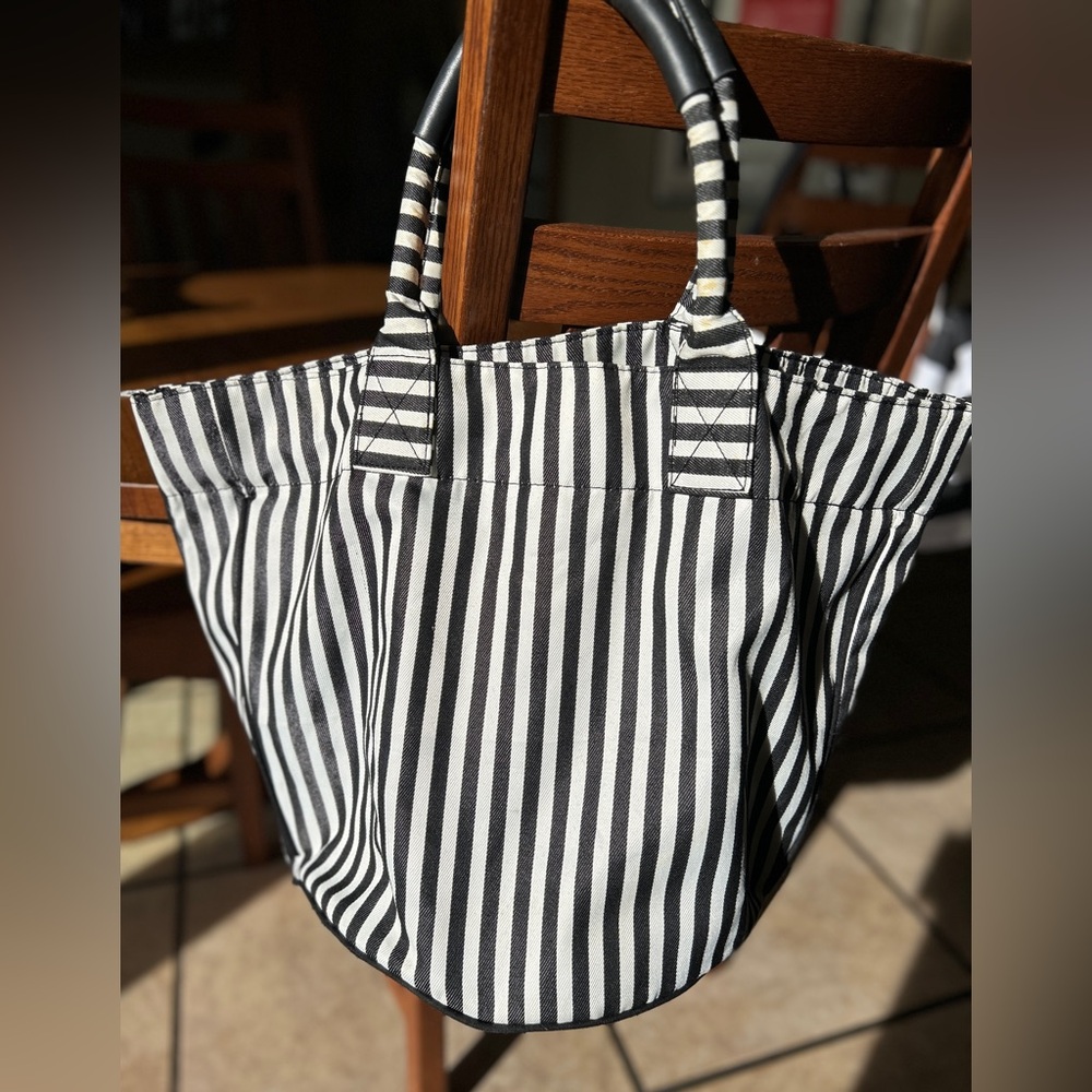 Striped Tote 🌟